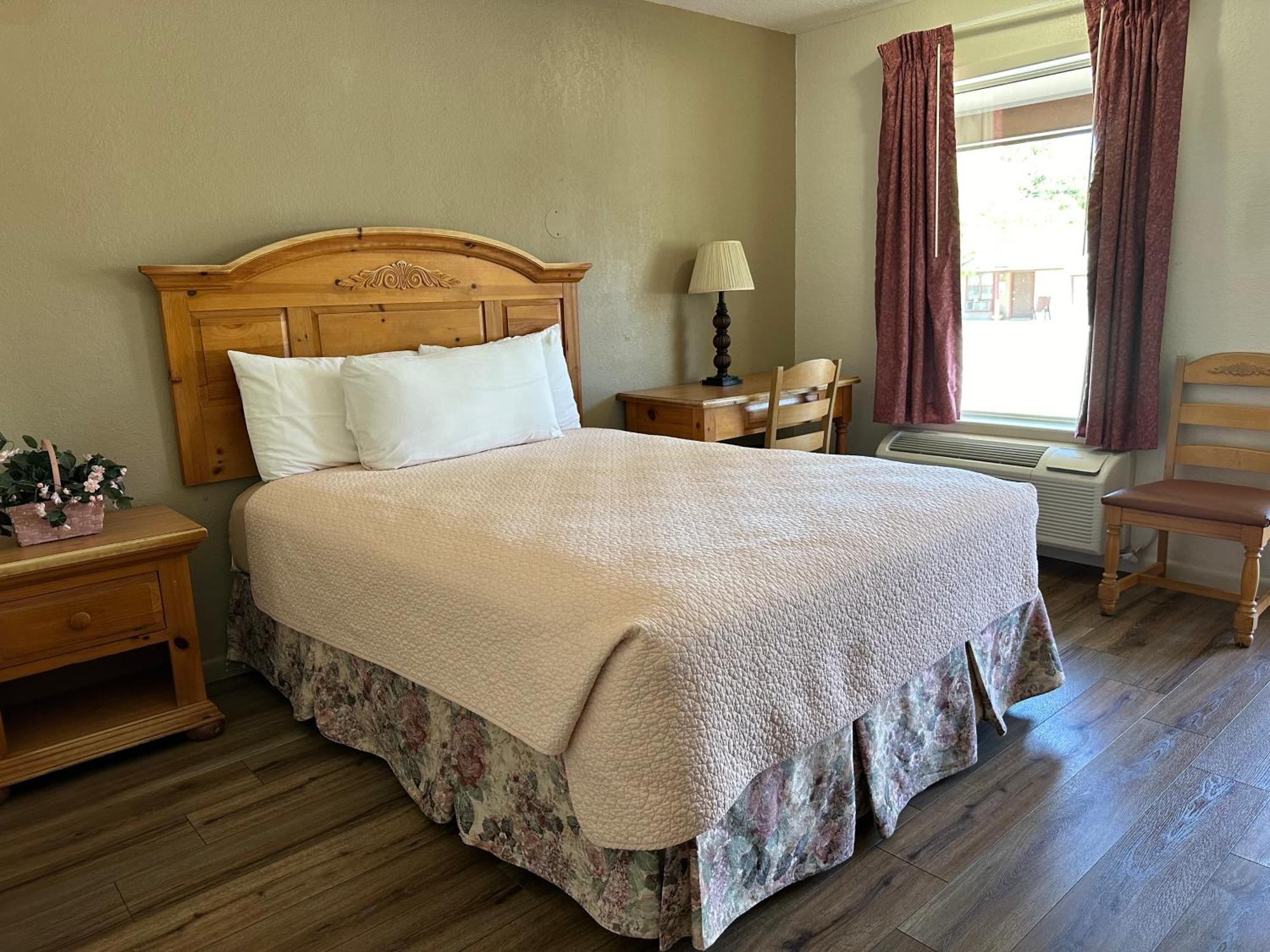 Sunset Inn And Suites Fredericksburg Extérieur photo