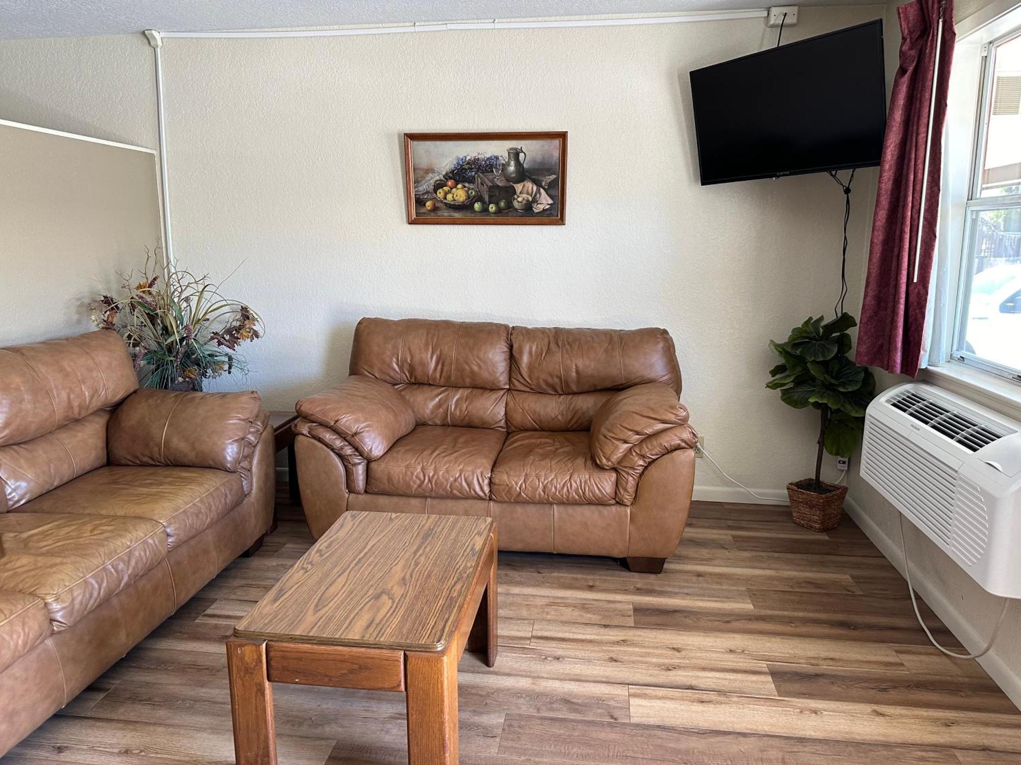 Sunset Inn And Suites Fredericksburg Extérieur photo