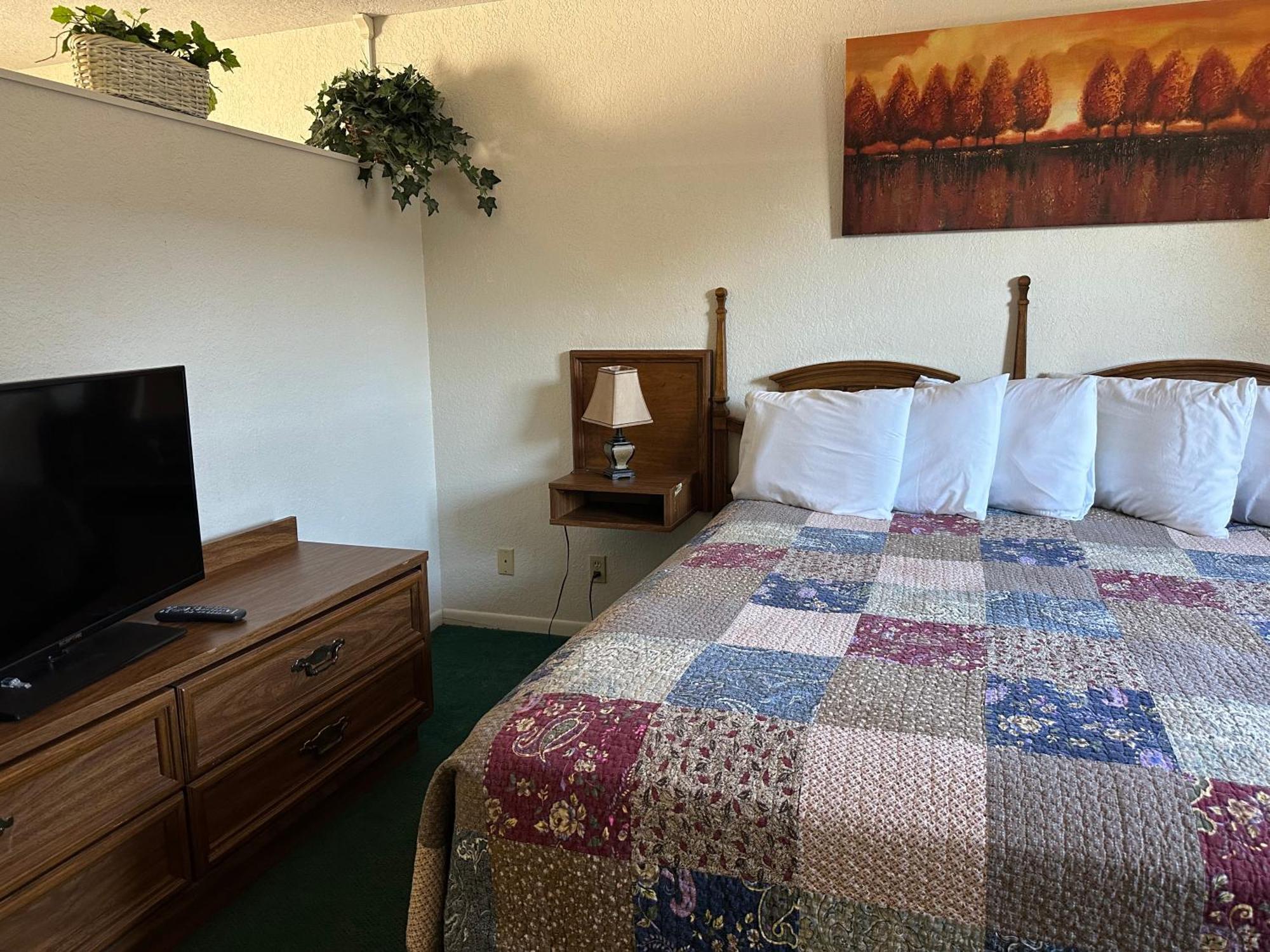 Sunset Inn And Suites Fredericksburg Extérieur photo