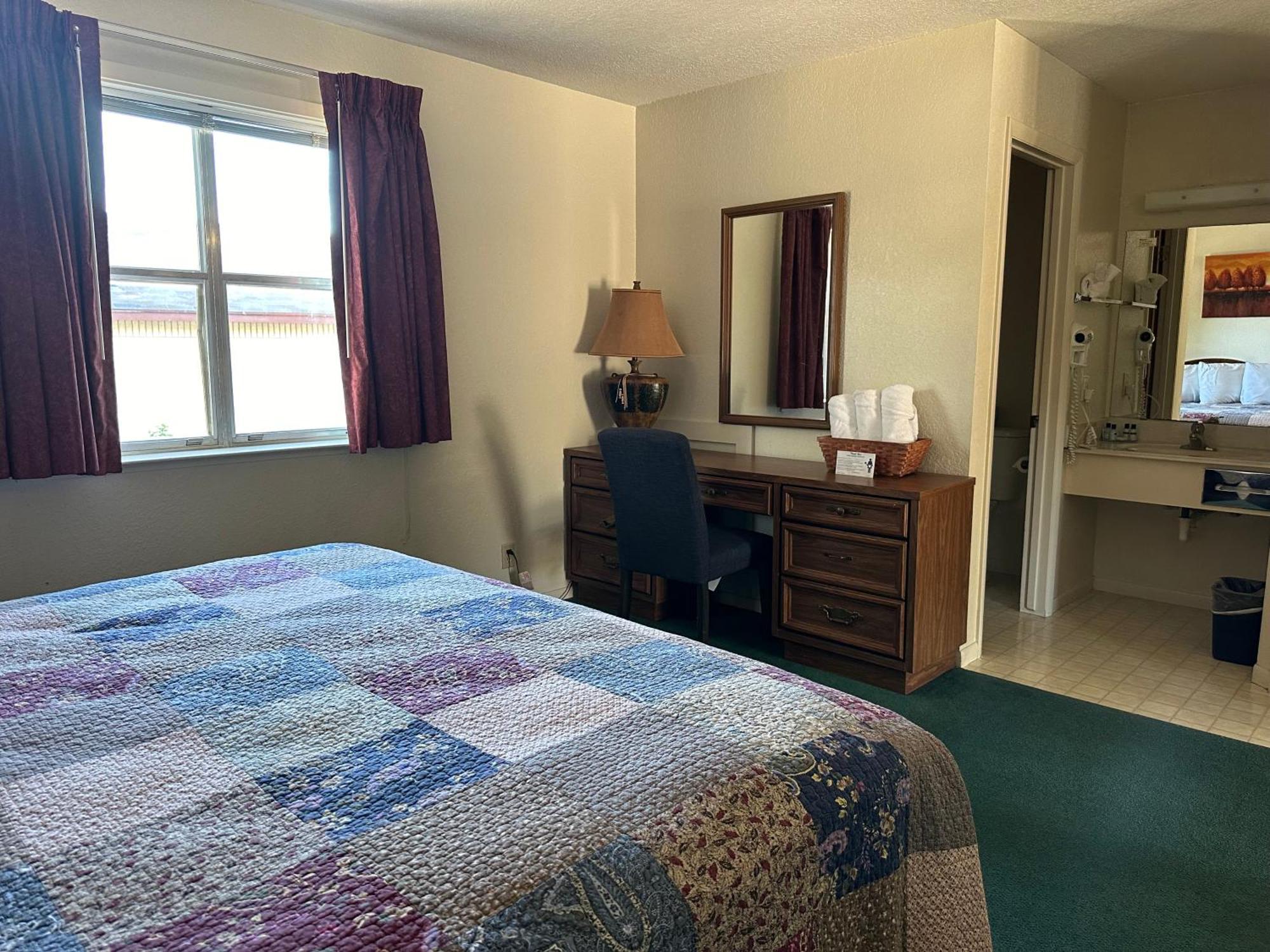 Sunset Inn And Suites Fredericksburg Extérieur photo