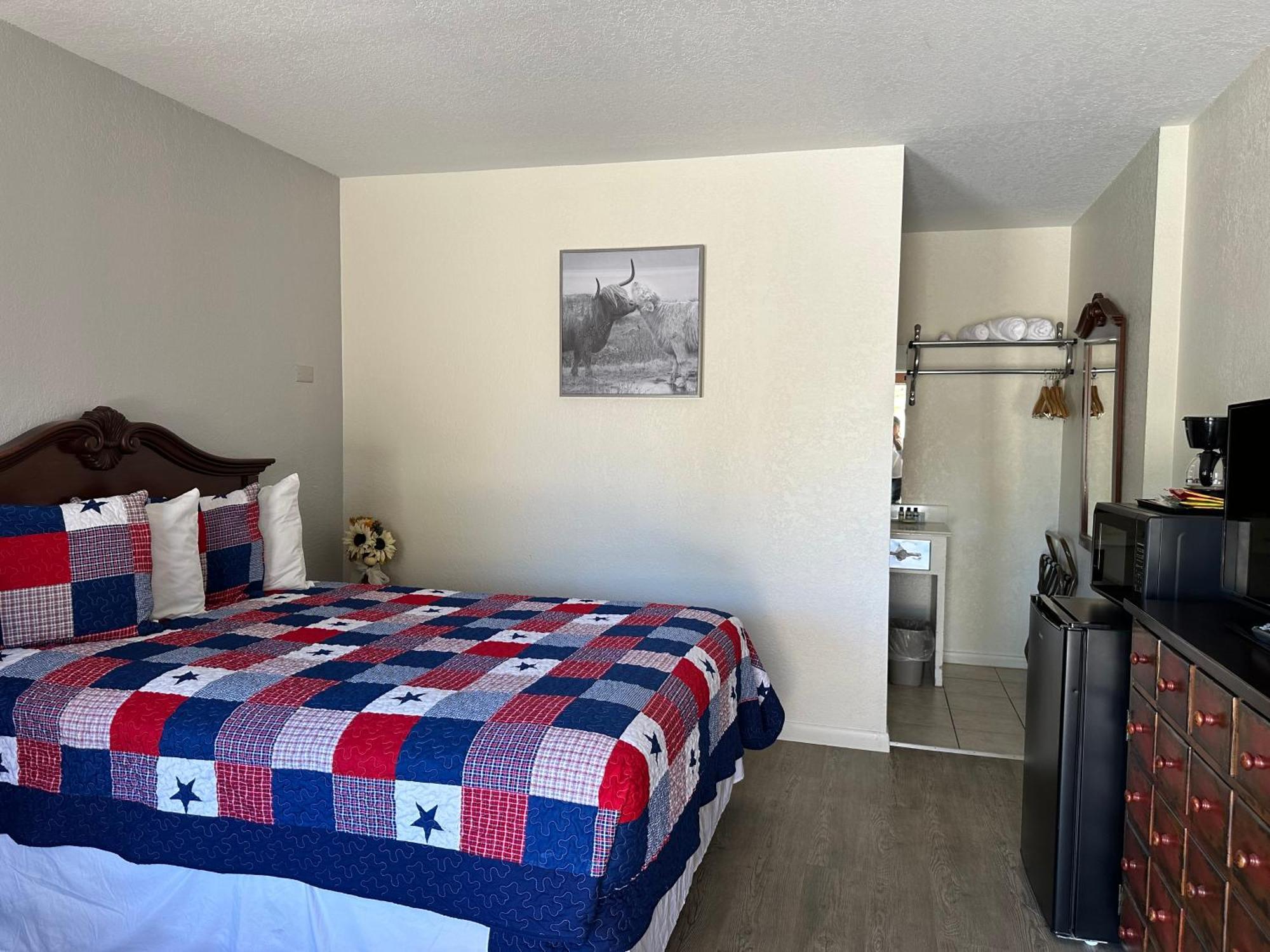 Sunset Inn And Suites Fredericksburg Extérieur photo