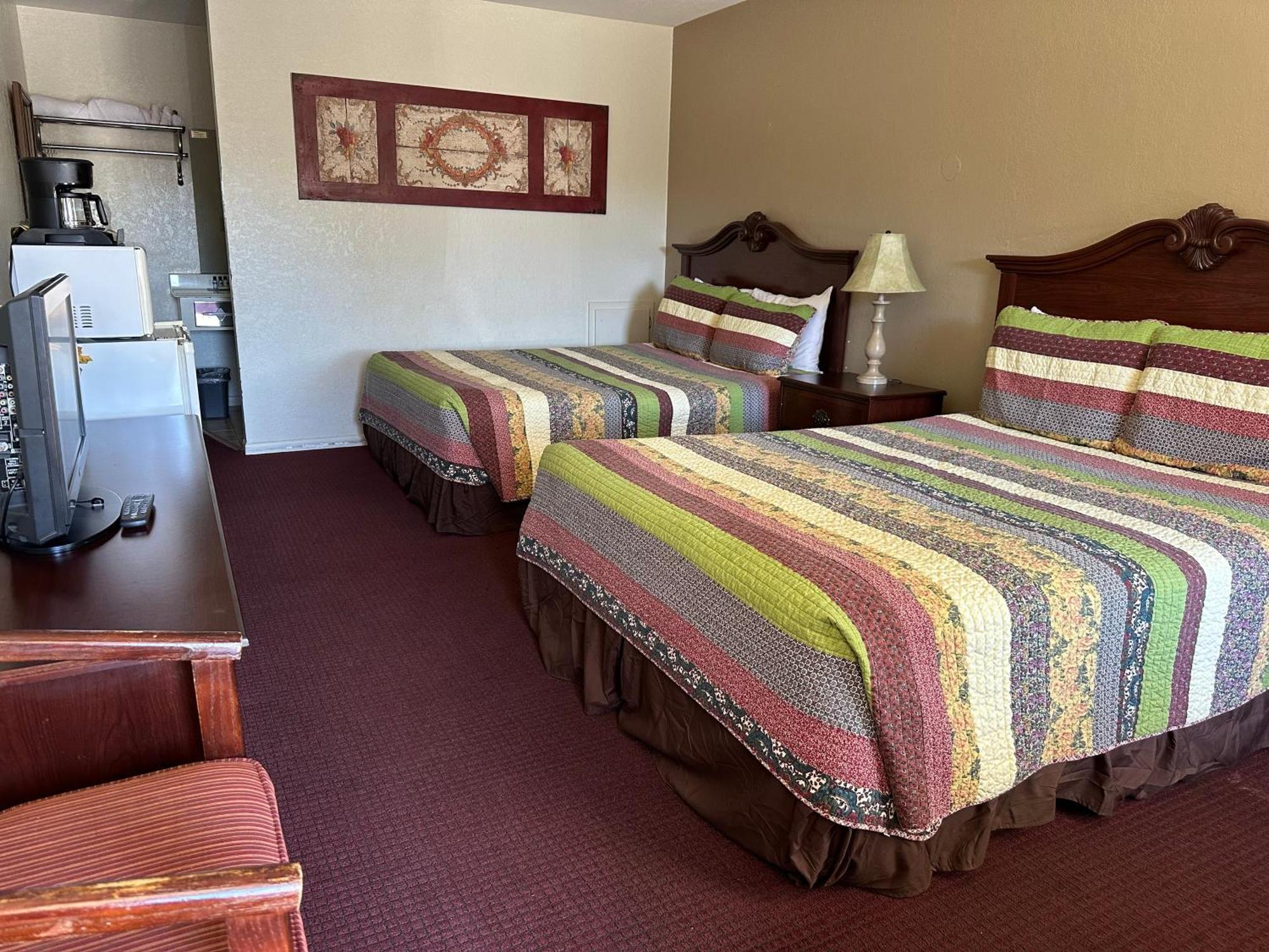 Sunset Inn And Suites Fredericksburg Extérieur photo