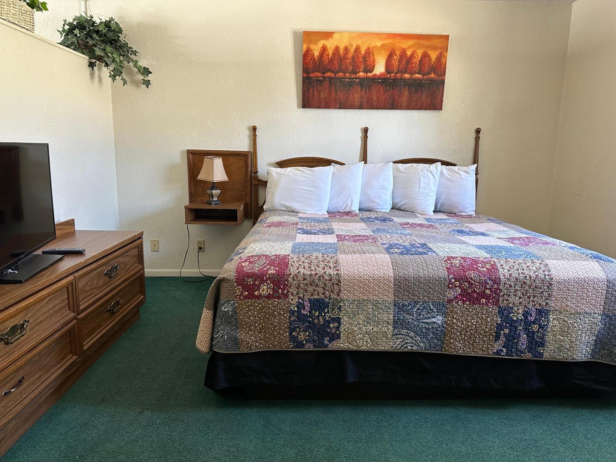 Sunset Inn And Suites Fredericksburg Extérieur photo