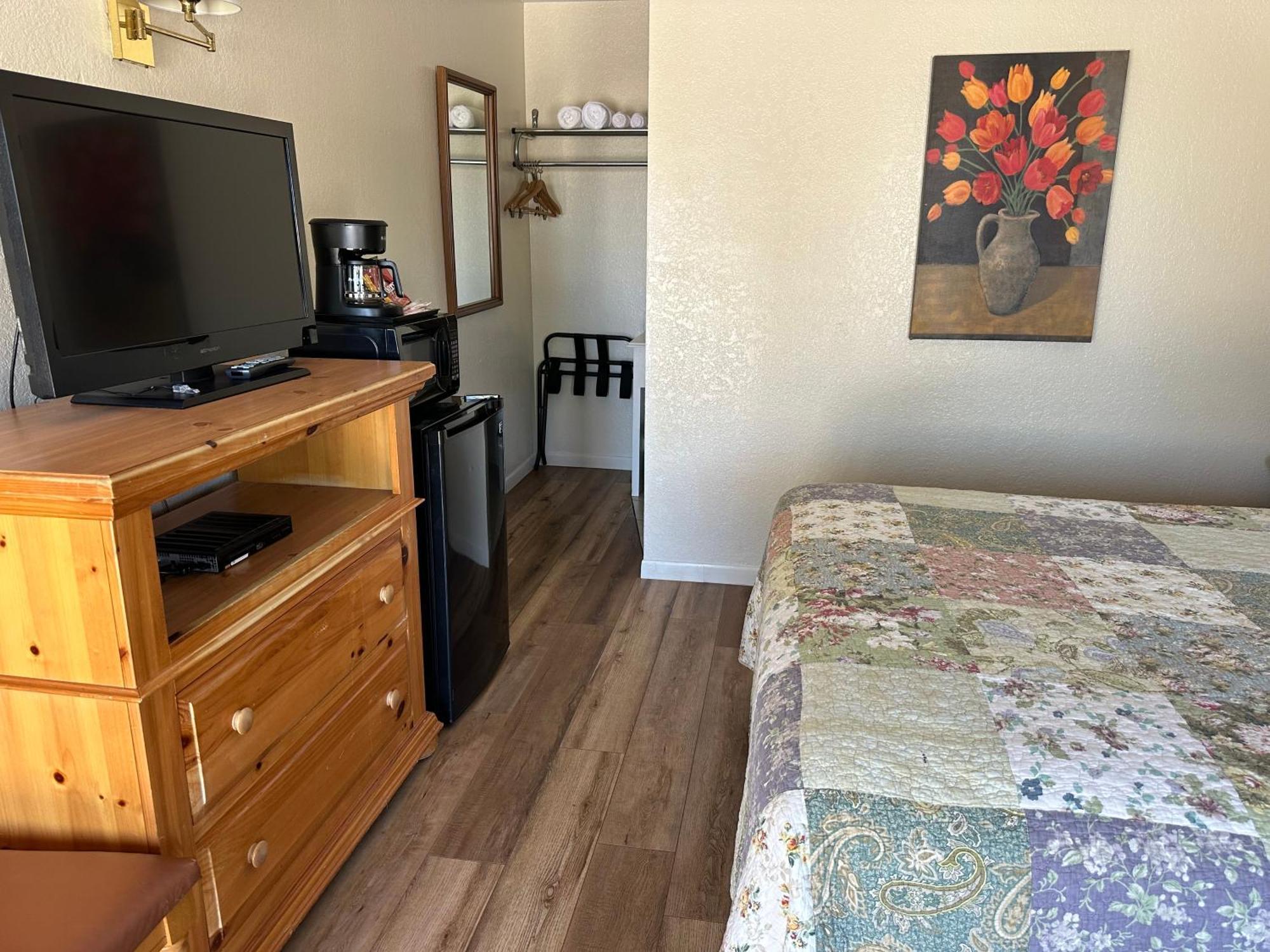 Sunset Inn And Suites Fredericksburg Extérieur photo
