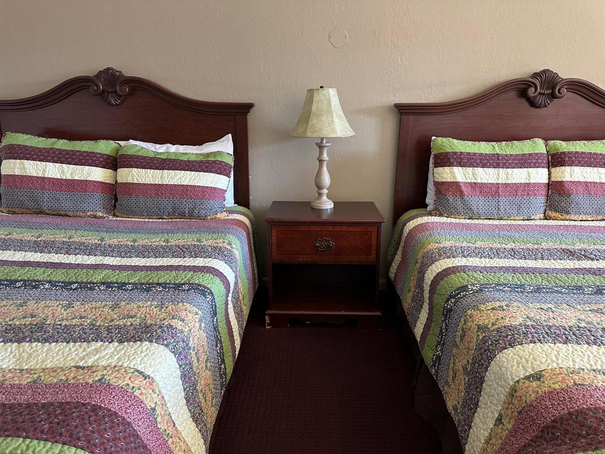 Sunset Inn And Suites Fredericksburg Extérieur photo