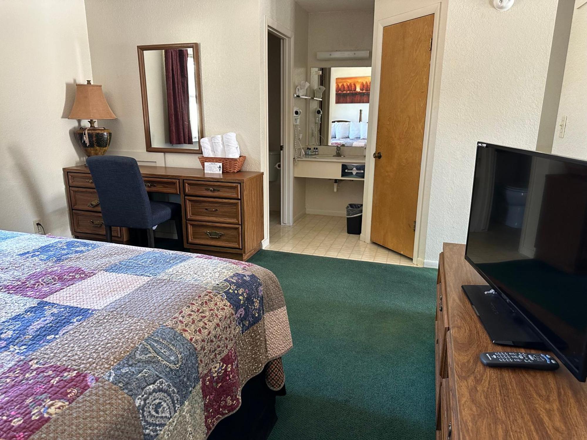 Sunset Inn And Suites Fredericksburg Extérieur photo