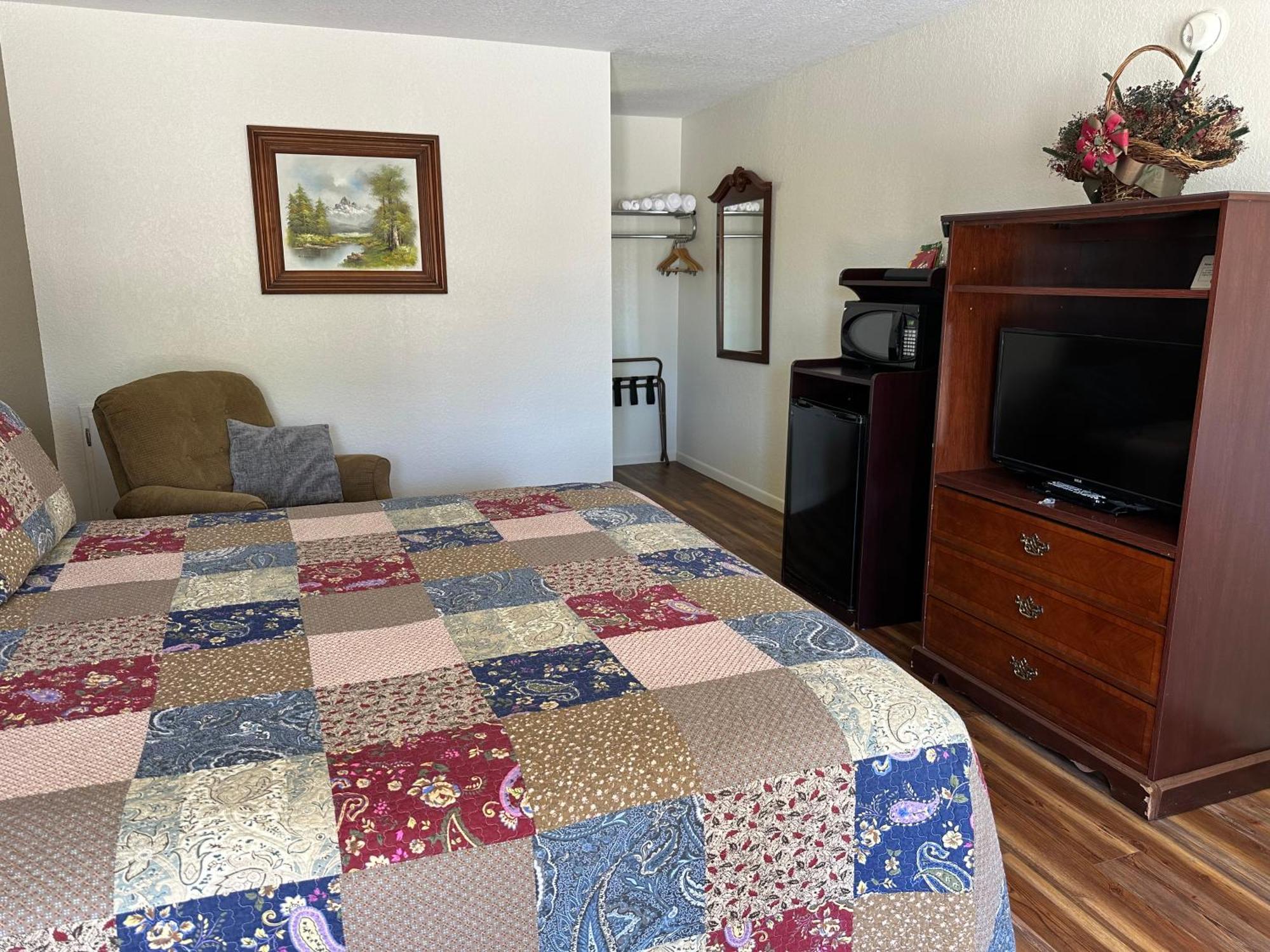 Sunset Inn And Suites Fredericksburg Extérieur photo