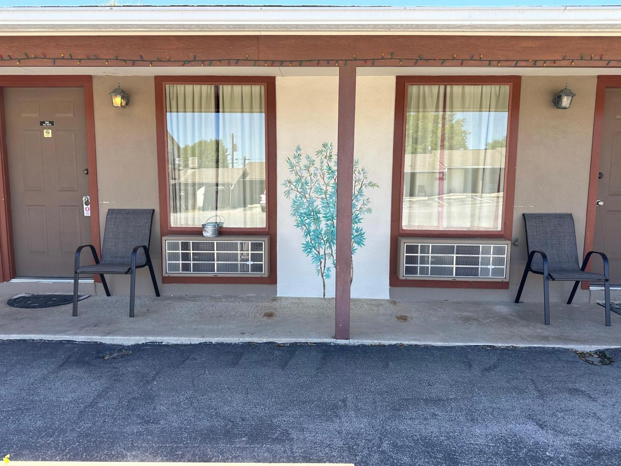 Sunset Inn And Suites Fredericksburg Extérieur photo